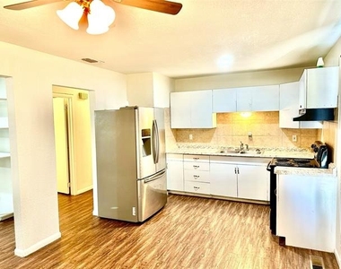 4909 Dalevale Court - Photo Thumbnail 11