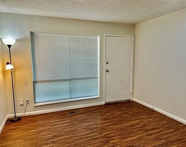 4909 Dalevale Court - Photo Thumbnail 18