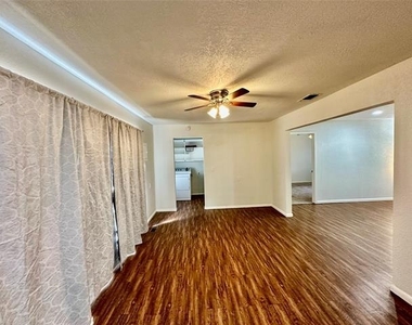 4909 Dalevale Court - Photo Thumbnail 4