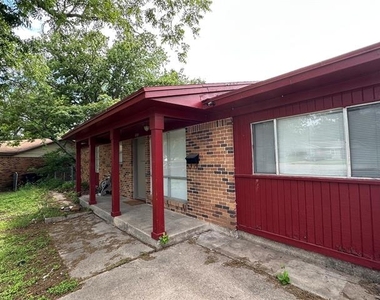 4909 Dalevale Court - Photo Thumbnail 3