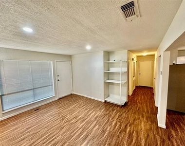 4909 Dalevale Court - Photo Thumbnail 7