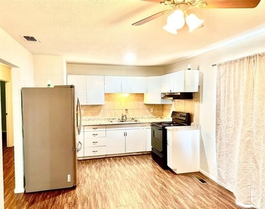4909 Dalevale Court - Photo Thumbnail 10