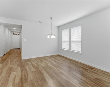 305 Evans Drive - Photo Thumbnail 12