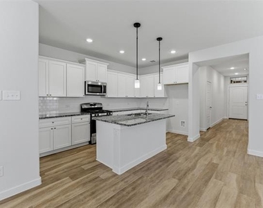 305 Evans Drive - Photo Thumbnail 11
