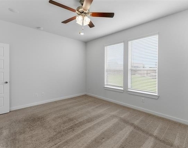 305 Evans Drive - Photo Thumbnail 16