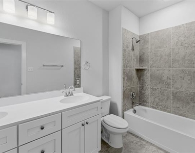 305 Evans Drive - Photo Thumbnail 5