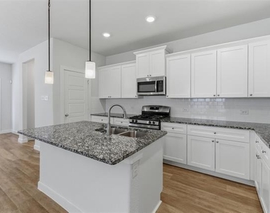 305 Evans Drive - Photo Thumbnail 13