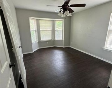 1117 Hidden Glade Drive - Photo Thumbnail 4