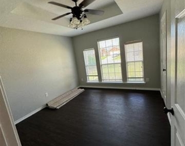 1117 Hidden Glade Drive - Photo Thumbnail 3