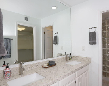 8095 E Via Del Desierto -- - Photo Thumbnail 11