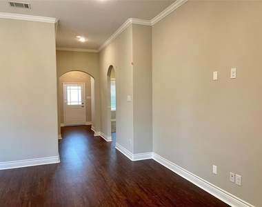 705 Tippit Lane - Photo Thumbnail 3
