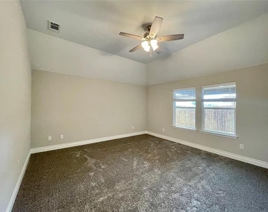 705 Tippit Lane - Photo Thumbnail 12