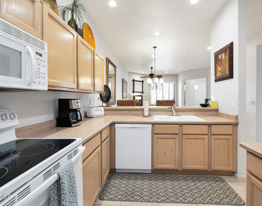 8270 N Hayden Road - Photo Thumbnail 7