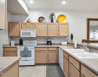8270 N Hayden Road - Photo Thumbnail 5