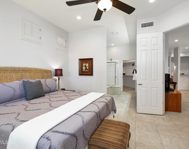 8270 N Hayden Road - Photo Thumbnail 11