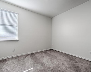 5513 Brahma Trail - Photo Thumbnail 12