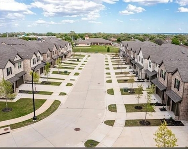 826 Bonnet Trail - Photo Thumbnail 2