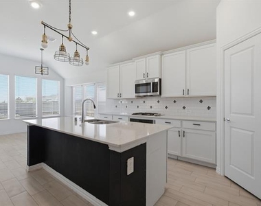 700 Pistachio Parkway - Photo Thumbnail 2