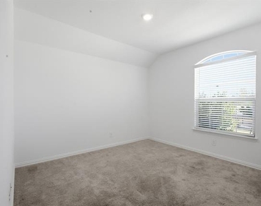 700 Pistachio Parkway - Photo Thumbnail 32