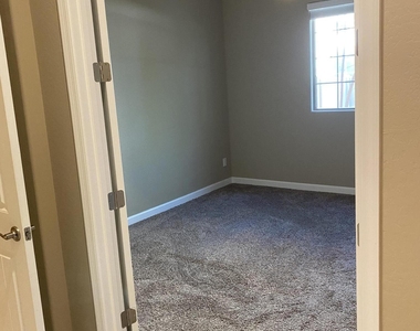 1367 S Country Club Drive - Photo Thumbnail 7