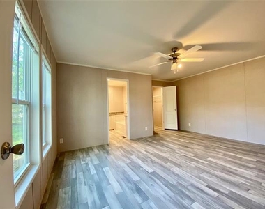 903 Sw 24th Street - Photo Thumbnail 6