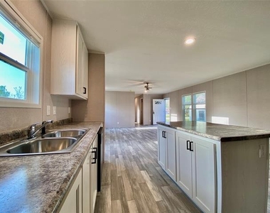 903 Sw 24th Street - Photo Thumbnail 4