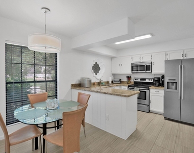 6349 N 78th Street - Photo Thumbnail 9