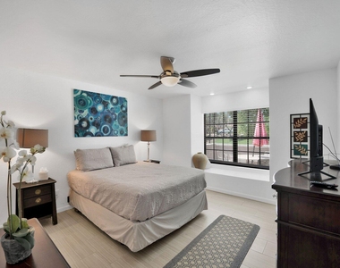 6349 N 78th Street - Photo Thumbnail 15
