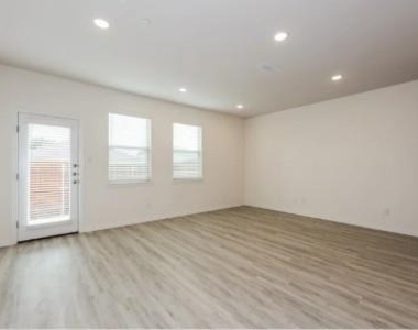 721 Bonnet Trail - Photo Thumbnail 2