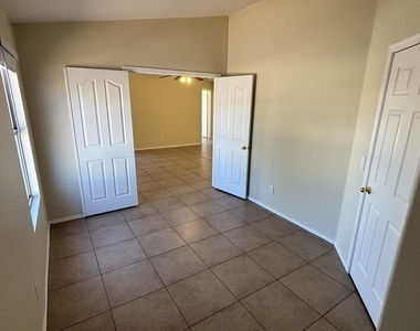 12721 W Palm Lane - Photo Thumbnail 15