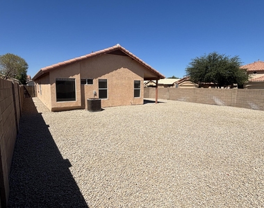 12721 W Palm Lane - Photo Thumbnail 22