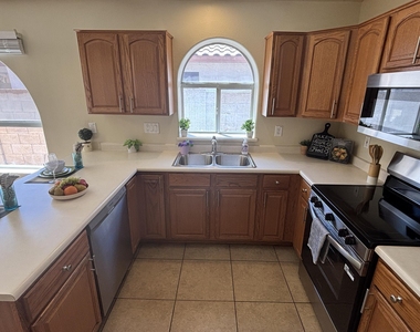 12721 W Palm Lane - Photo Thumbnail 6