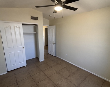 12721 W Palm Lane - Photo Thumbnail 18