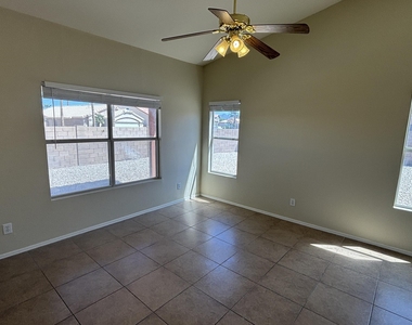 12721 W Palm Lane - Photo Thumbnail 8