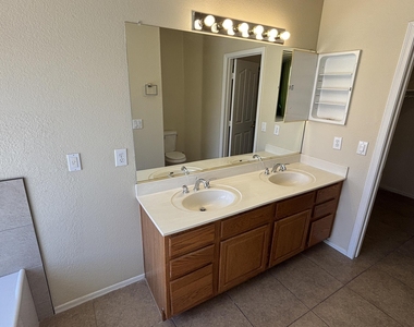 12721 W Palm Lane - Photo Thumbnail 10
