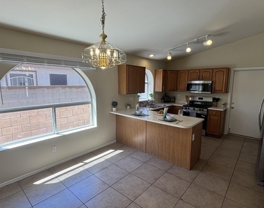 12721 W Palm Lane - Photo Thumbnail 3