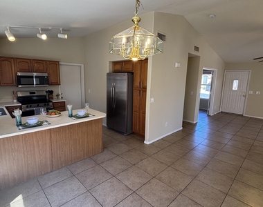 12721 W Palm Lane - Photo Thumbnail 4