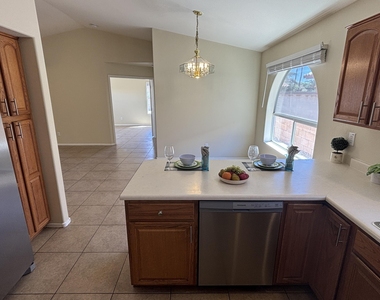 12721 W Palm Lane - Photo Thumbnail 7