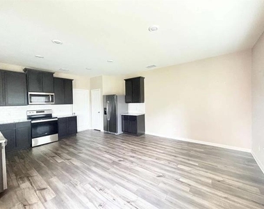 3237 Bowen Street - Photo Thumbnail 6