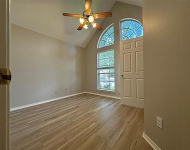 311 Eagle Point - Photo Thumbnail 2