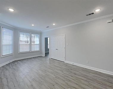 1032 E Leuda Street - Photo Thumbnail 8