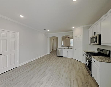 1032 E Leuda Street - Photo Thumbnail 4