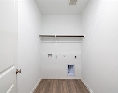 3804 Chicory Court - Photo Thumbnail 19