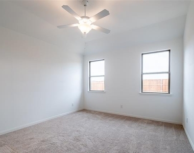 3804 Chicory Court - Photo Thumbnail 11
