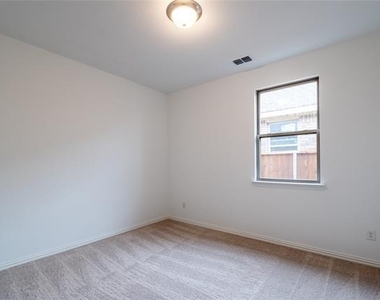 3804 Chicory Court - Photo Thumbnail 20