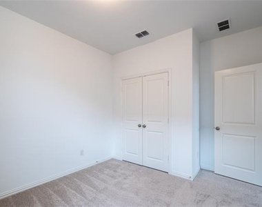 3804 Chicory Court - Photo Thumbnail 32