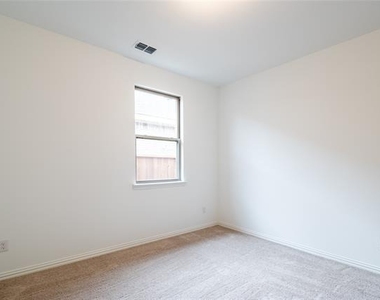 3804 Chicory Court - Photo Thumbnail 23
