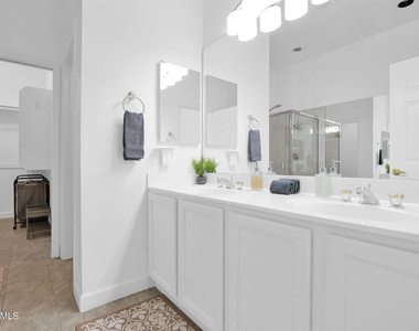 8270 N Hayden Road - Photo Thumbnail 10