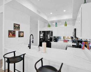 8270 N Hayden Road - Photo Thumbnail 3
