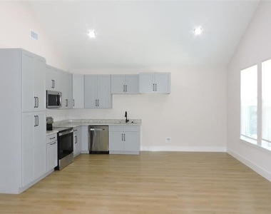 163 Lake Creek Drive - Photo Thumbnail 3